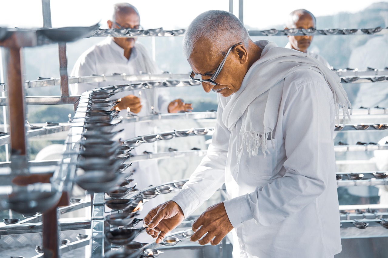 両家の顔合わせに適した男性の服装は？