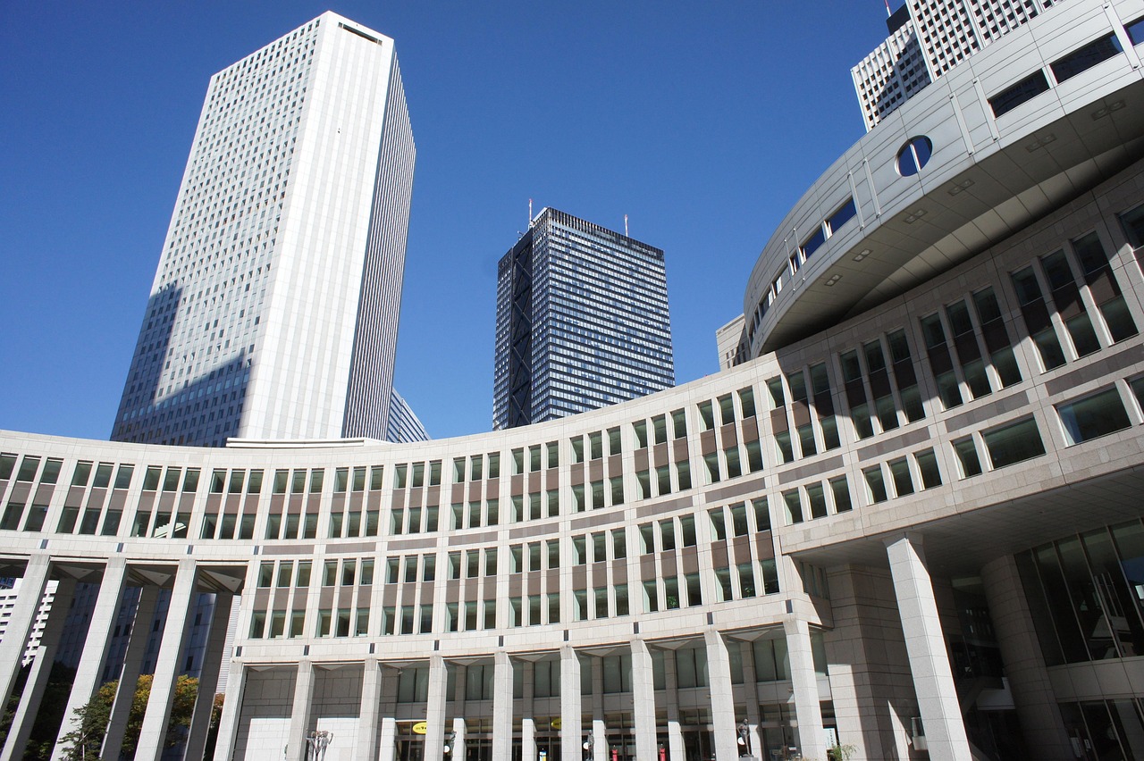 結婚式で白無垢と色打掛、どっちを選ぶべき？